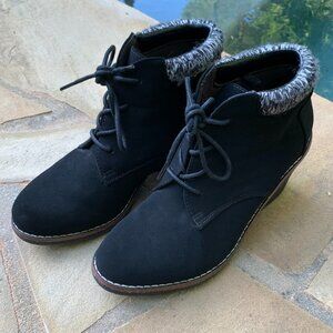 White Mountain Lilac Faux Suede Wedge Ankle Booties Sz 7.5